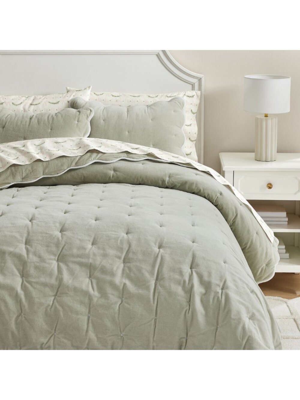 POTTERY BARN Teen Sweet Velvet Scallop Quilt in Sage Full/Queen